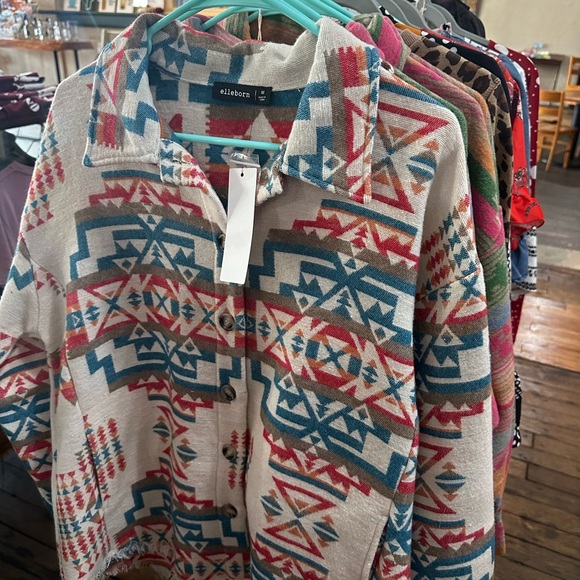 Shacket - Picture 2 of 2